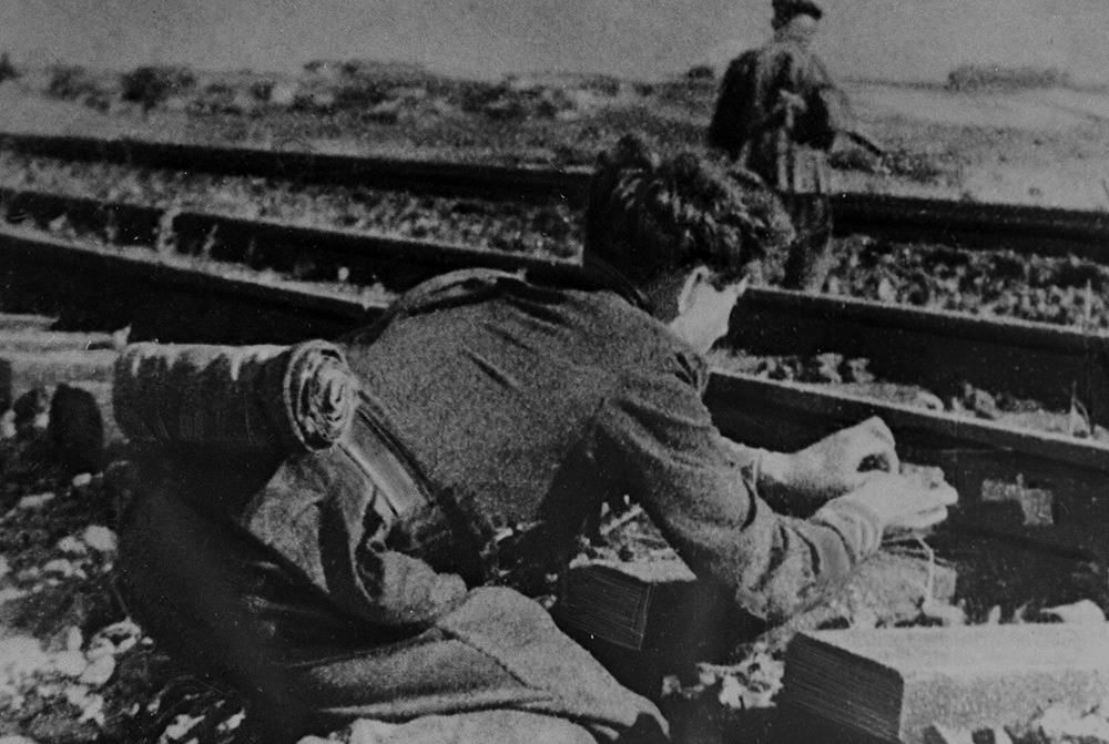 Партизаны взрывают пути